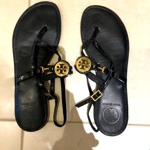 COPY - The perfect summer sandal ! classic Tory burch